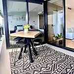 Deluxe 1Br Couple & Family Ocean Apartment, Circle On Cavill, Surfers Paradise
