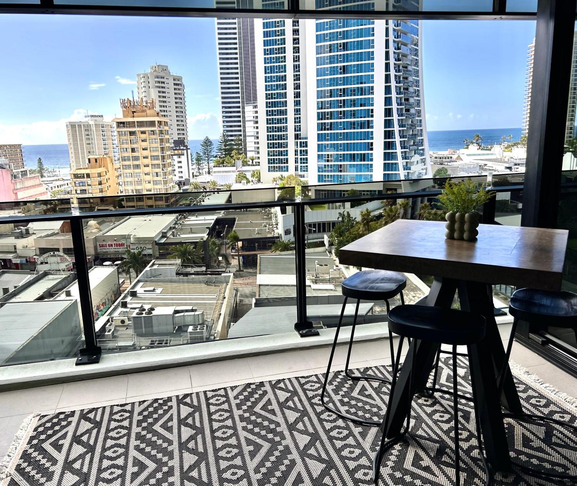Deluxe 1br Couple & Family Ocean Apartment, Circle On Cavill, Surfers Paradise Apartment