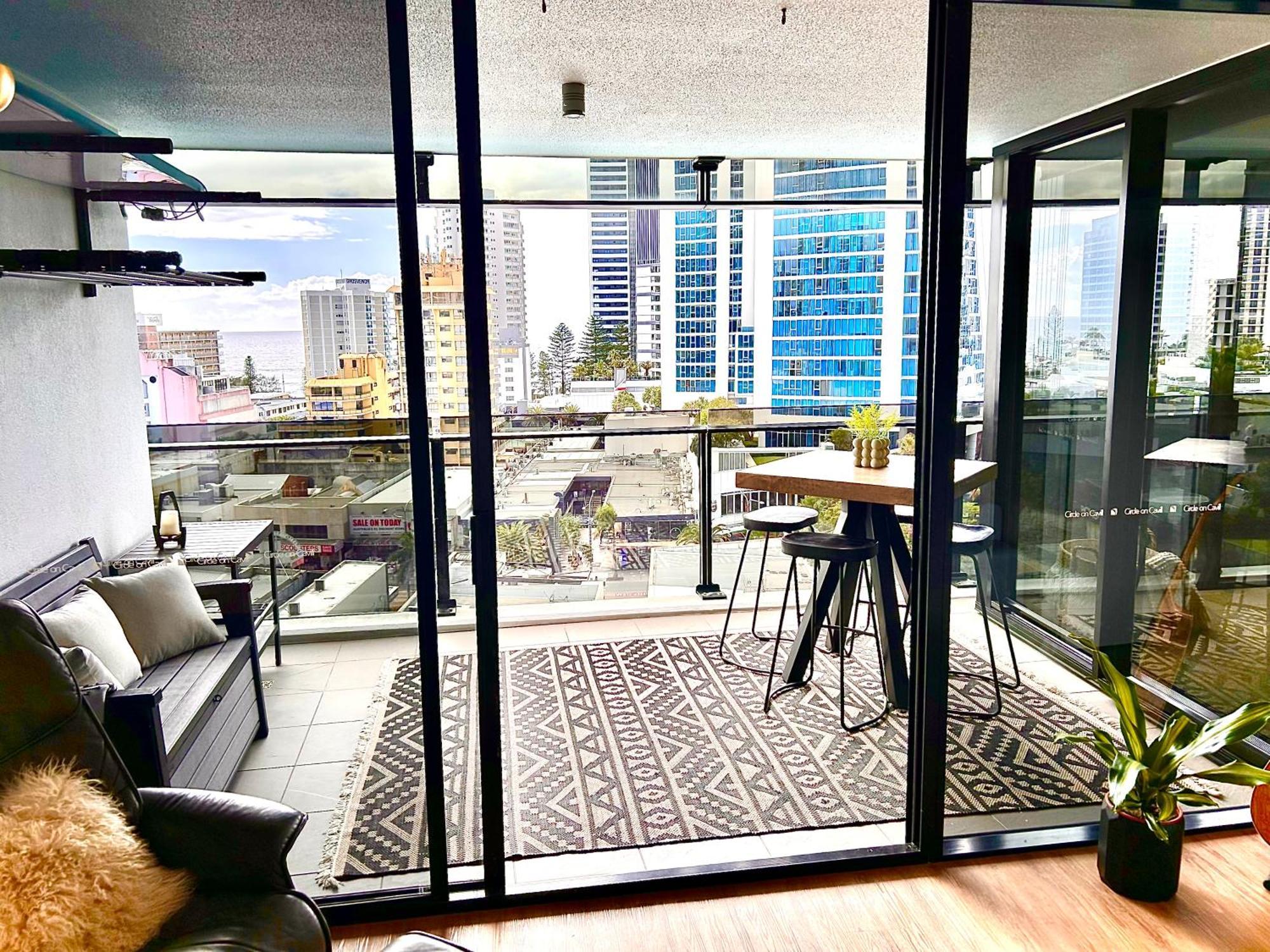 Deluxe 1br Couple & Family Ocean Apartment, Circle On Cavill, Surfers Paradise